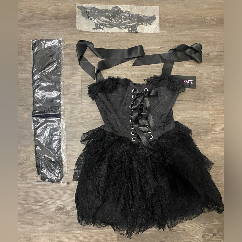 *FLAWED* Dolls Kill / Trickz N’ Treatz | They’ll Eat Cake Costume